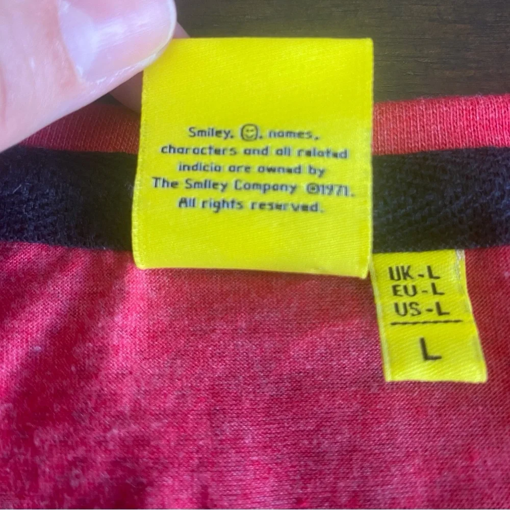 “Smiley London Graphic Tee Red w/ Allover Smiley Faces – Size L”